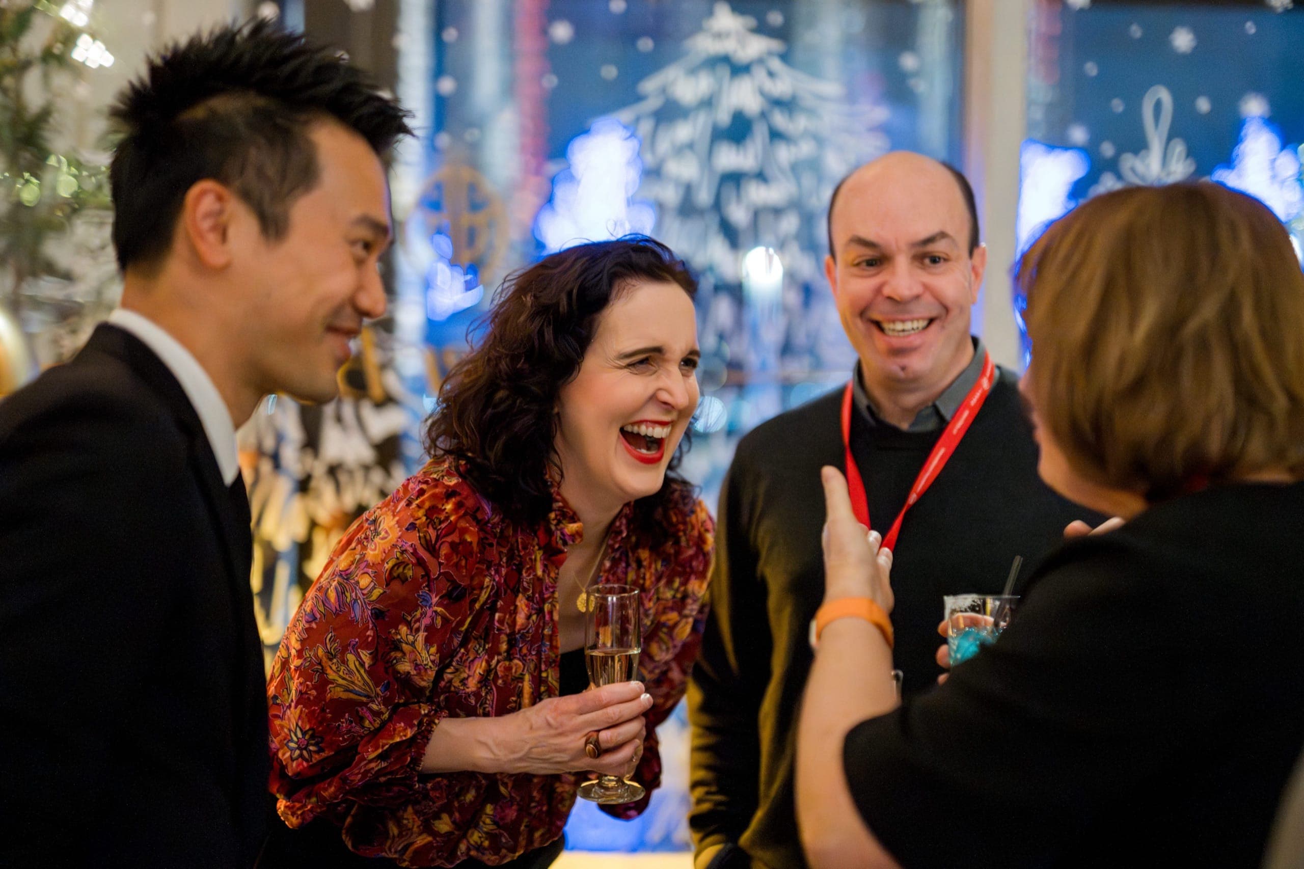 How to book a corporate holiday party magician in Vancouver (before the good dates disappear)
